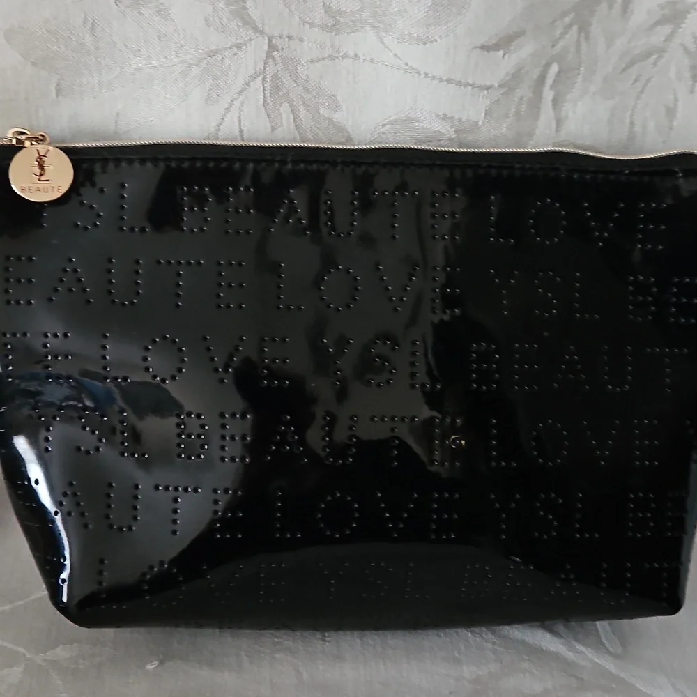 Yves Saint Laurent Cosmetics Bag. - Picture 7 of 11
